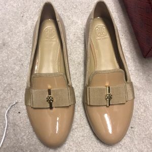 Tory Burch nude patent loafers like new size 6.5